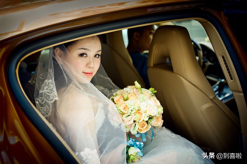 新郎迎娶新娘堵门小游戏,结婚堵门游戏需要几个