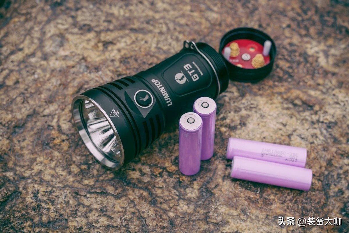 三眼小钢炮手电筒亮吗,三眼小钢炮强光