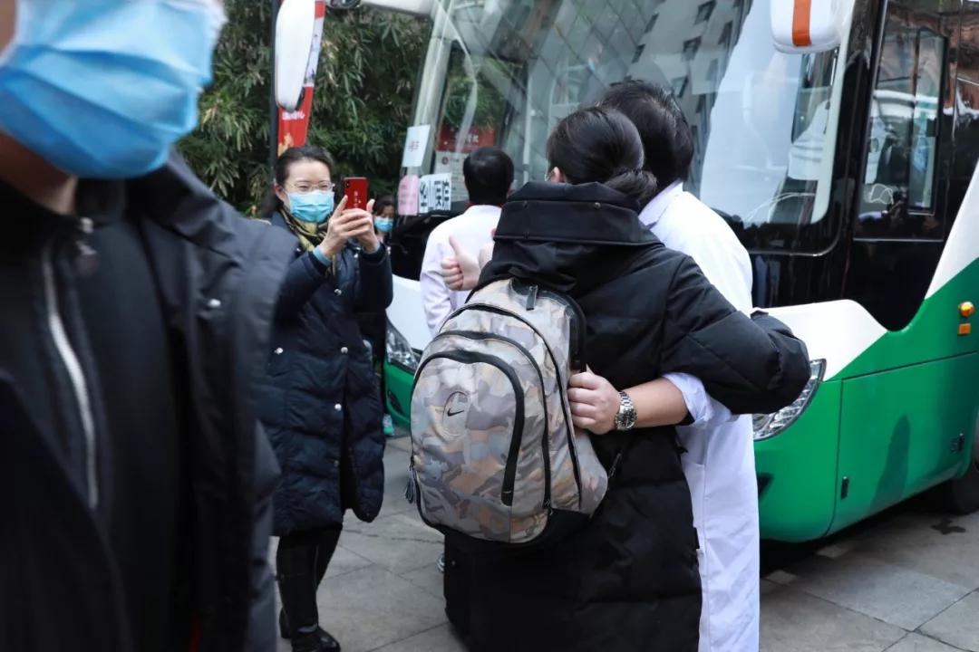 90分钟成军,为武汉结界!复旦华山214位“白衣将士”向武汉再出发!