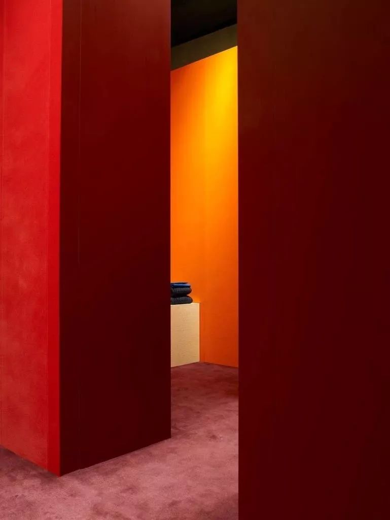 全球仅50多家店、年销售2亿欧元的Acne，门头竟然无LOGO？