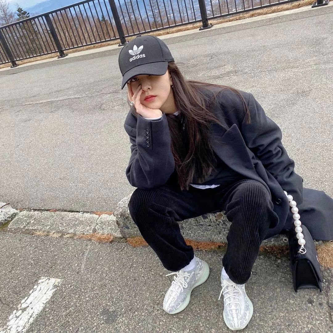 周洁琼穿砂糖匡威鞋,周洁琼鞋