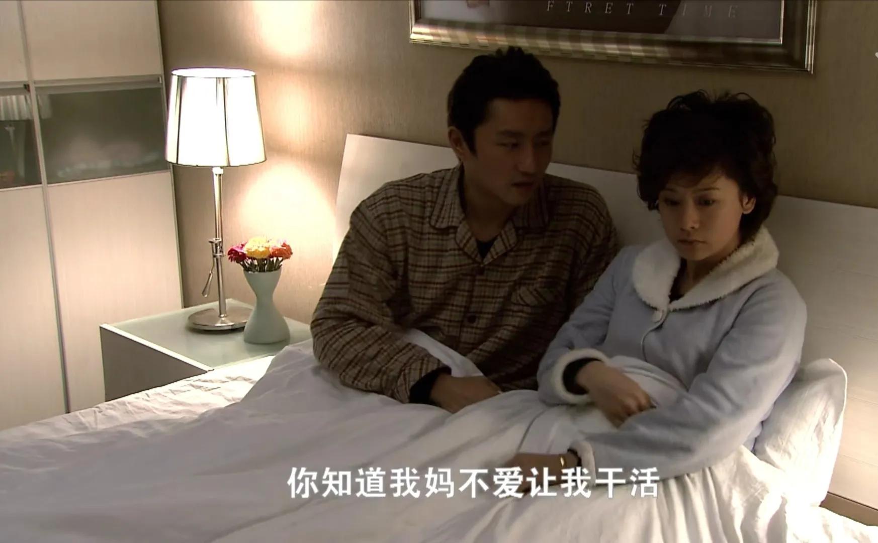 《双面胶》：强行洗利鹃内衣裤的亚平妈，“作贱”儿媳的她更可怜