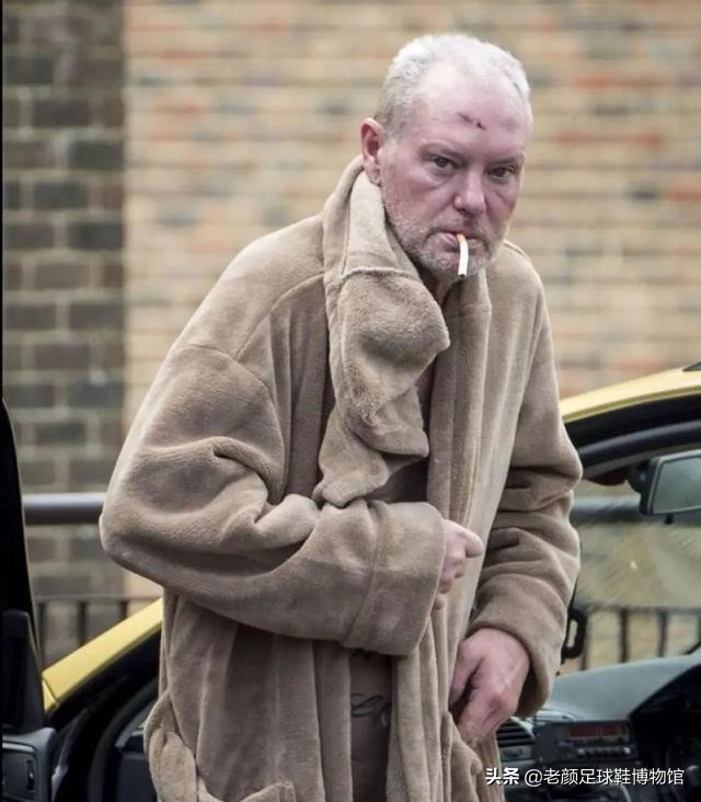 破产酒鬼的球鞋拍卖值6万，加图索的恩人名字成为香港路名