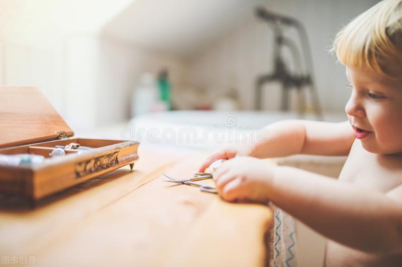 小孩乱捡东西吃要怎么教育,6岁小孩偷吃东西怎样教育