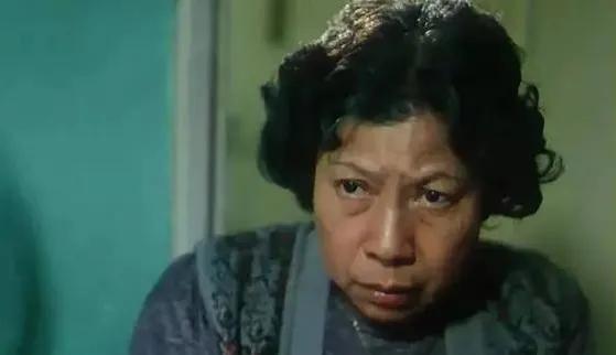 还记得“神婆专业户”罗兰吗?85岁的她如今过得怎么样