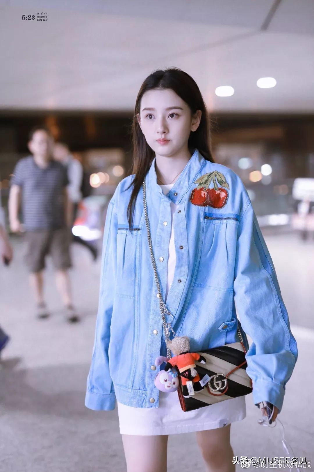 好看的人跟好看的人一起玩,为什么好看的女生都跟丑的在一起