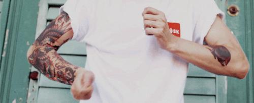 因为穿得太丑被淘汰,因为穿的好看而不被尊重