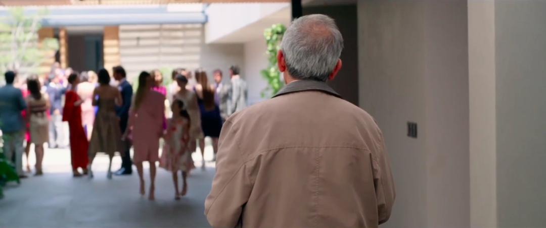 更大尺度版的《寄生虫》，从天堂到地狱只需一瞬