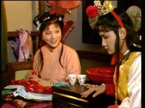 红楼梦中最幸运的丫头是谁,红楼梦中与贾宝玉有交集的女孩