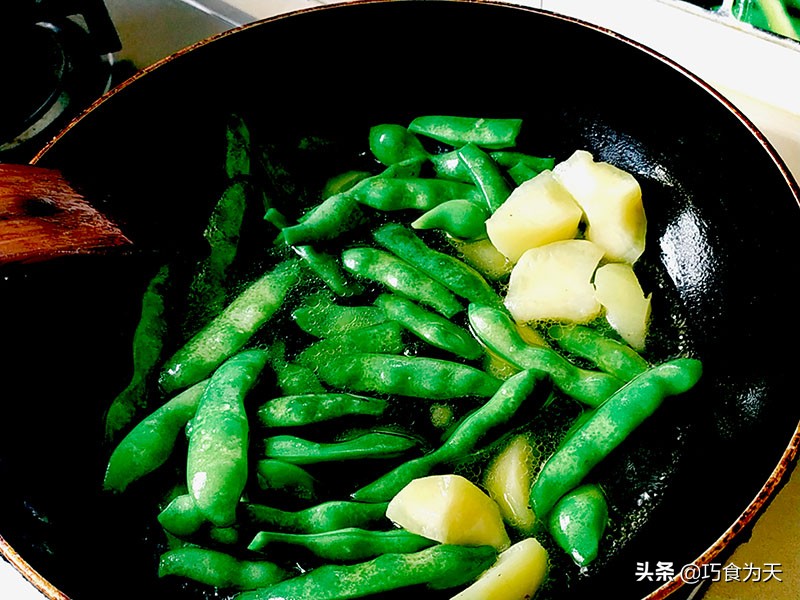 去除豆角上农药残留，大厨教你2招，豆角翠绿营养翻倍