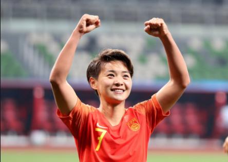 王霜和男足肌肉对比,王霜晒女足秀肌肉照