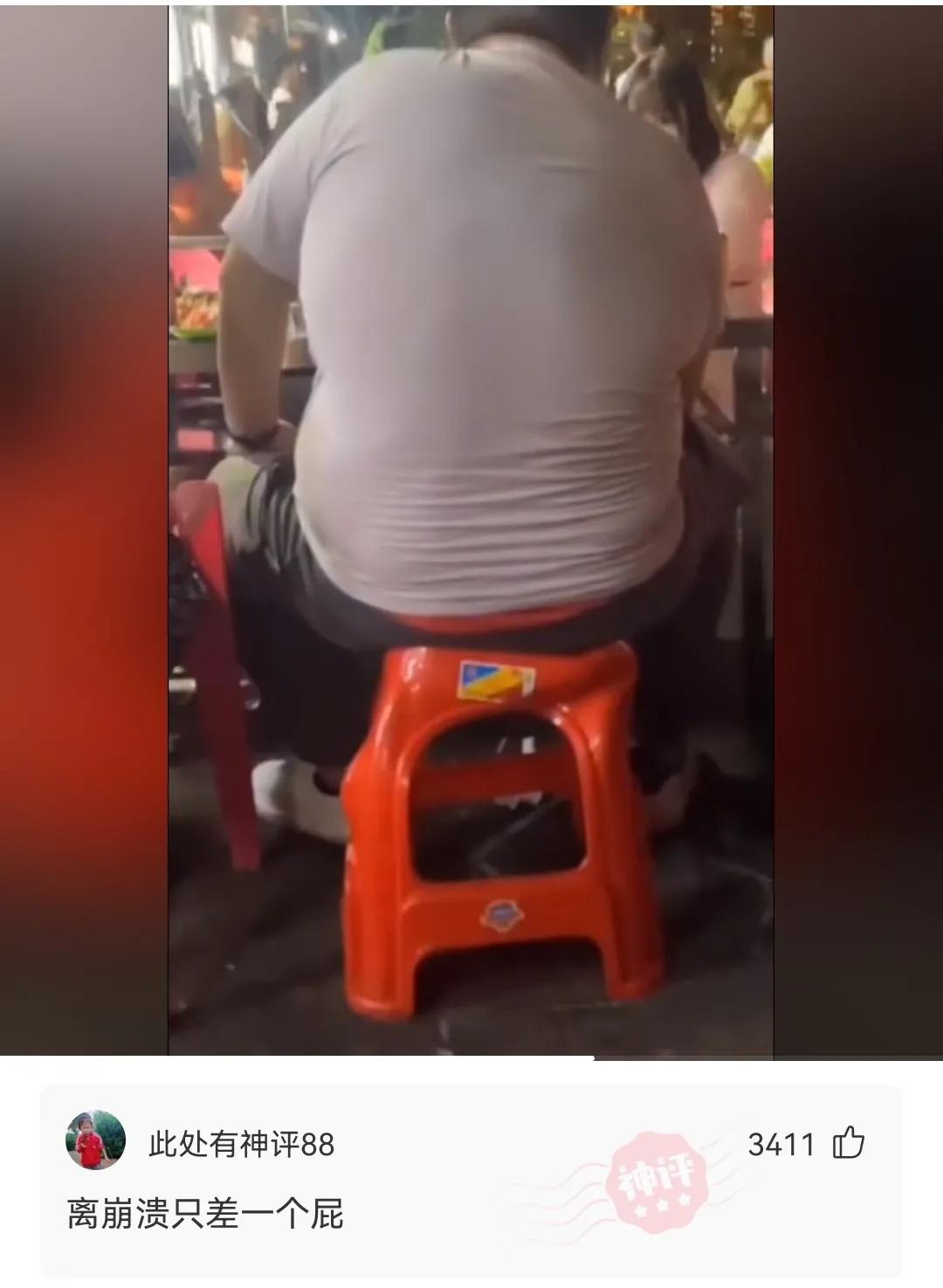 神回复：兄弟们！我在家看电视，咣当一声我家屋顶就穿了，怎么办