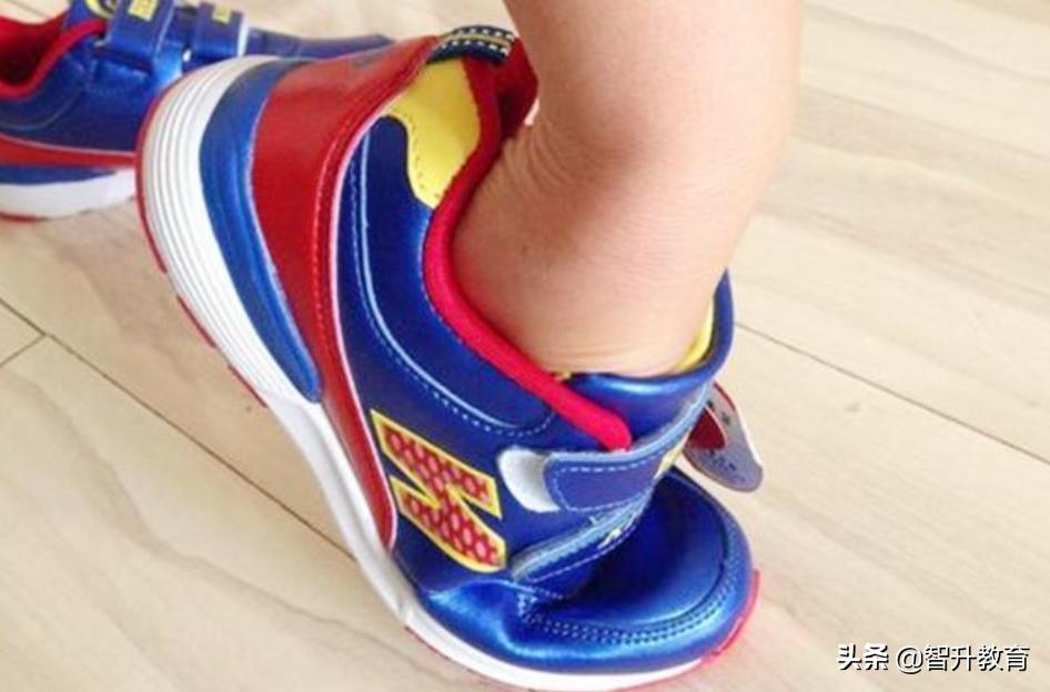 孩子穿鞋子变形,孩子如果长期穿短的鞋的危害