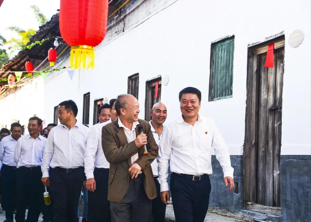 楹﹀厓鎽勫奖,楹﹀厓瑙嗛