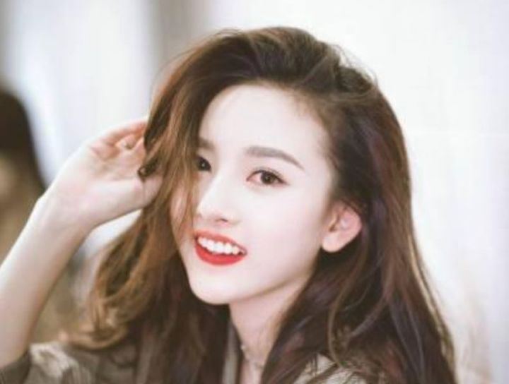 杨超越翻版宋祖儿？别开玩笑了