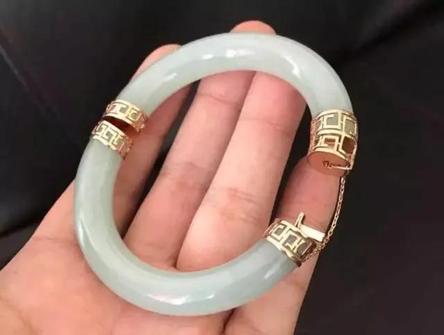 网上纳米修复玉镯断裂是真是假,玉镯没磕碰突然断裂预示着什么