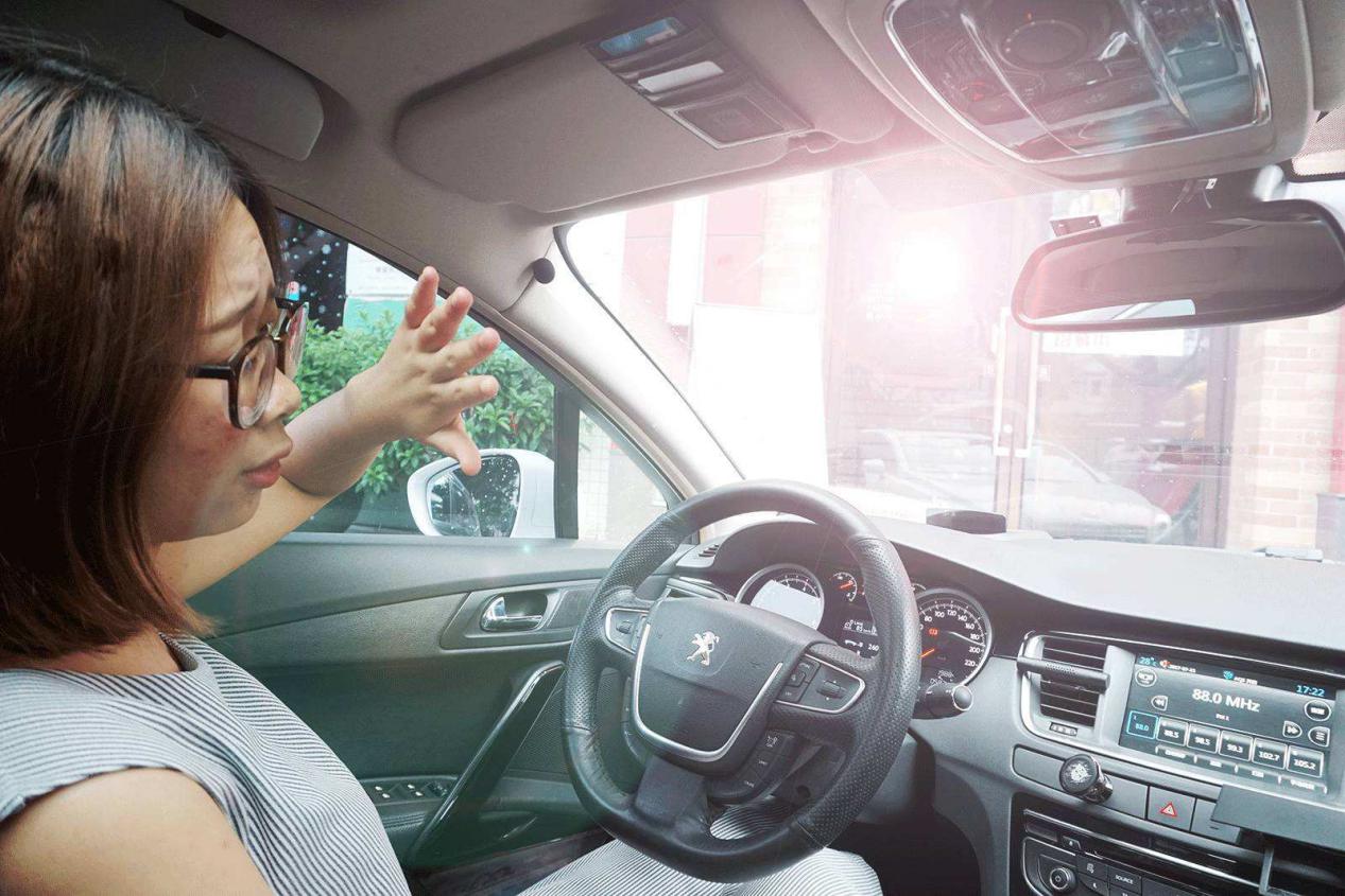 晚上开车光线刺眼怎么调整,开车时光线太强怎么办