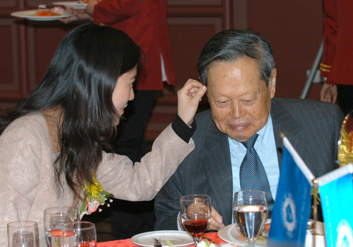 相差60岁的忘年恋,41岁翁帆婚姻近况