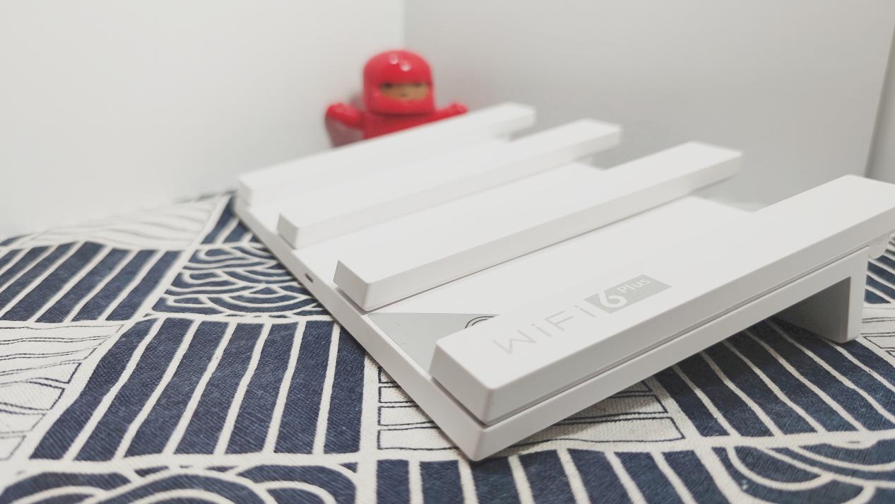 华为路由器ax3pro和tplinkax3200,华为最新的wifi路由器