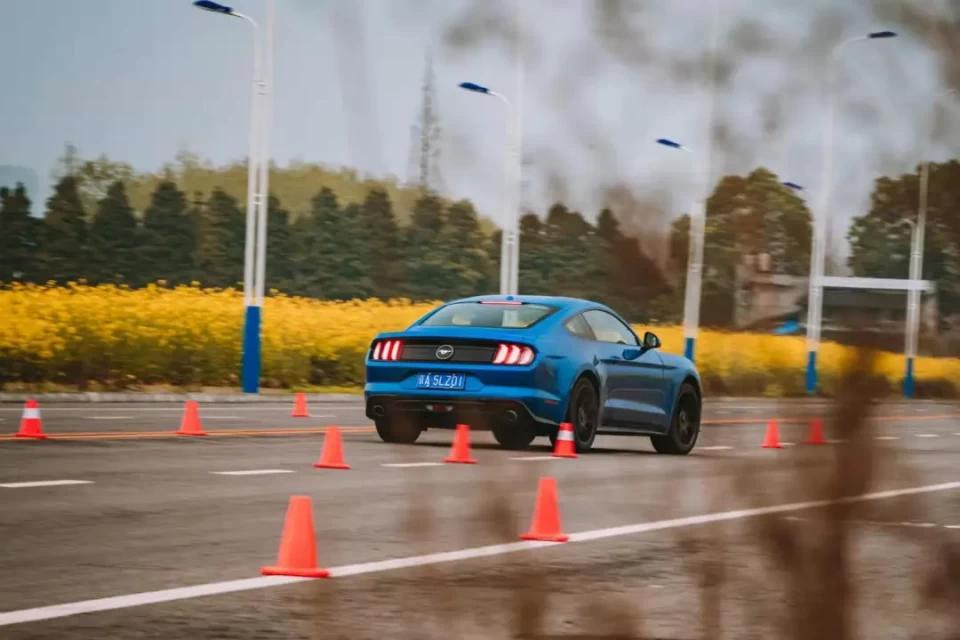 福特mustang2.3t提速测试,试驾福特野马mustang5.0
