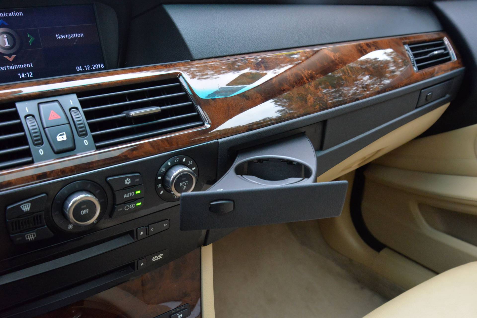 11万出头宝马5系，有电视带冰箱，顺丰小哥难自拔「路试笔记」