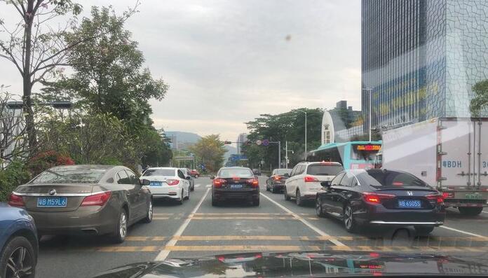 国际原油大跌5%各地区油价一览,国际原油为什么暴跌负数