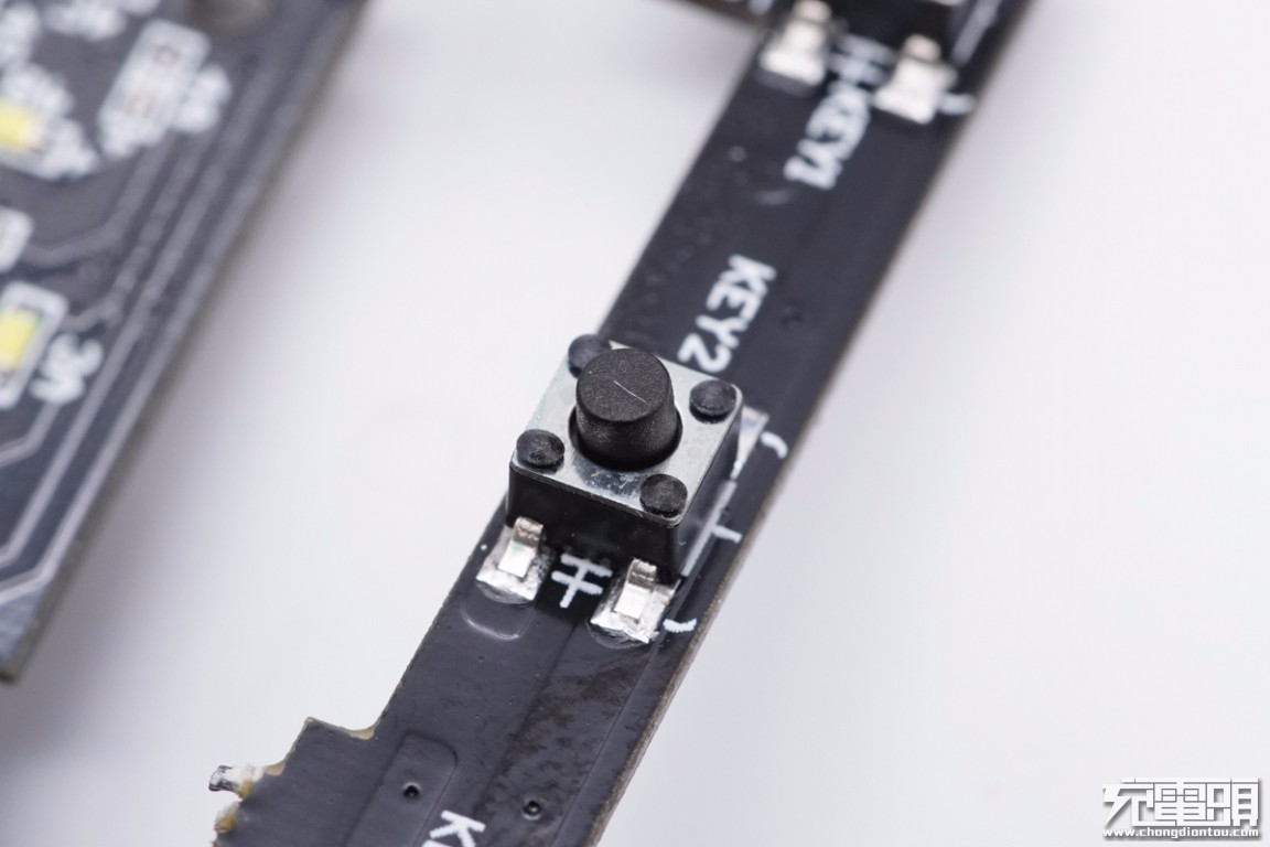 公牛插座新款和老款拆解,带USB接口公牛插排