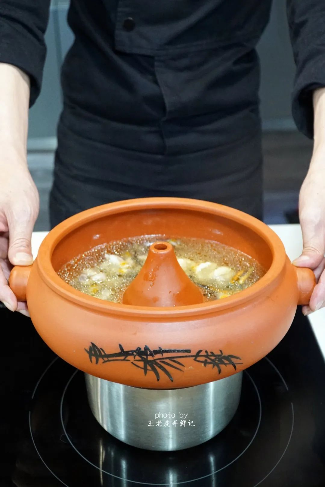 云南汽锅鸡春日养生好滋味,云南汽锅炖鸡