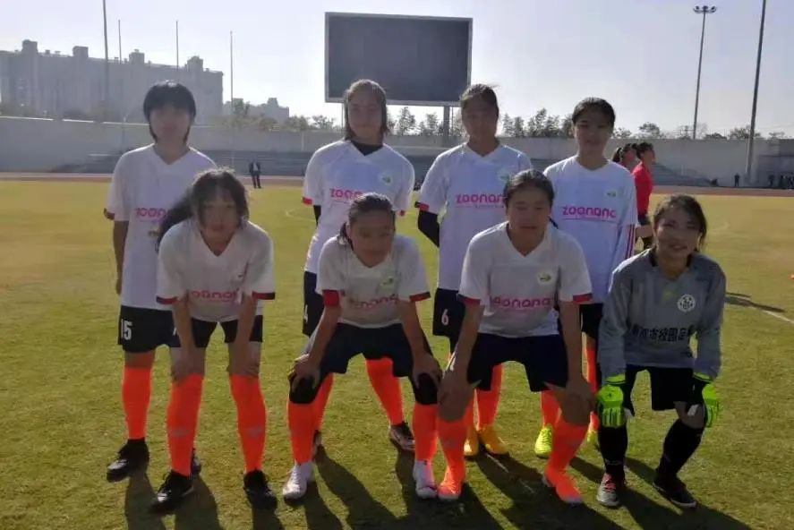 南京五中篮球队夺冠,中国足球学校杯女子甲组冠军