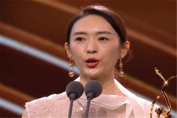 张国立向童瑶道歉,童瑶和张国立同台