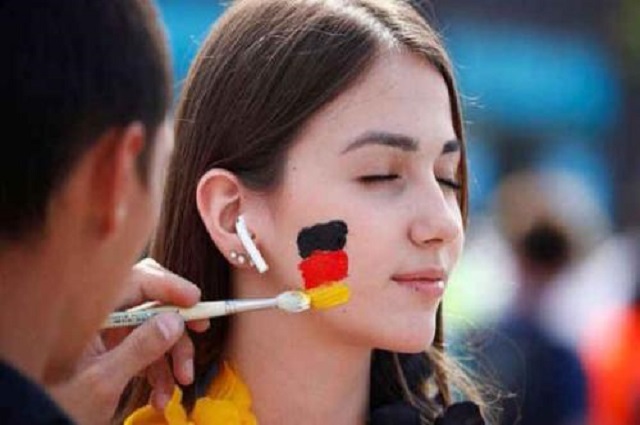 国外生一个孩子补贴多少钱,国外生一个孩子每月补贴多少