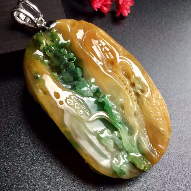 翡翠有白斑是什么原因,翡翠有白点对身体有害吗