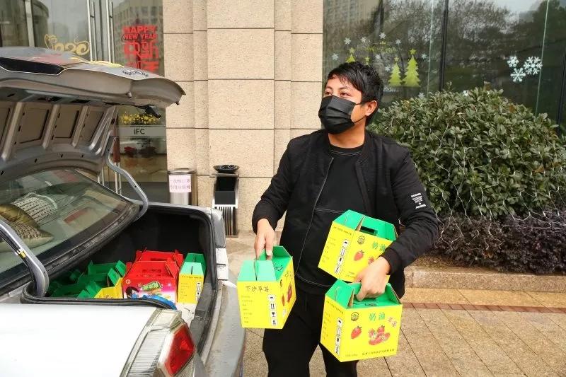 她是余杭一个微信群主光一个群就能卖30多万！近期更是卖疯！卖的啥？