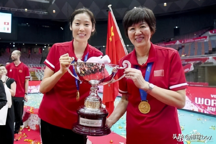 国足感动落泪视频,国足看了流泪