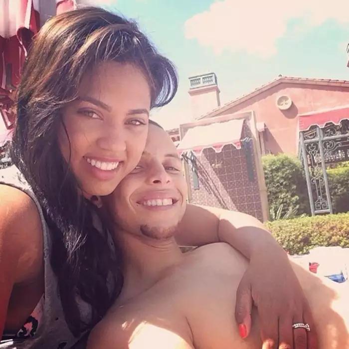 霍福德妻子阿米莉亚维加,nba太太团霍福德