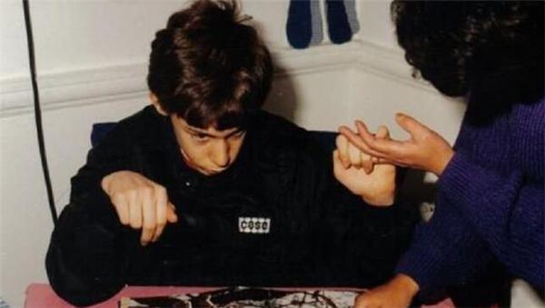 幽灵男孩马丁什么病,幽灵男孩马丁患病卧床