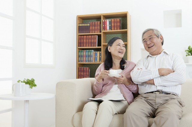 五十多岁找老伴不愿意花钱,56岁女人找老伴的条件