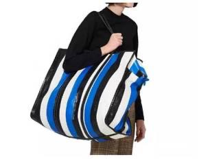 “中国大妈”引领世界潮流，LV再次模仿推出防晒面罩