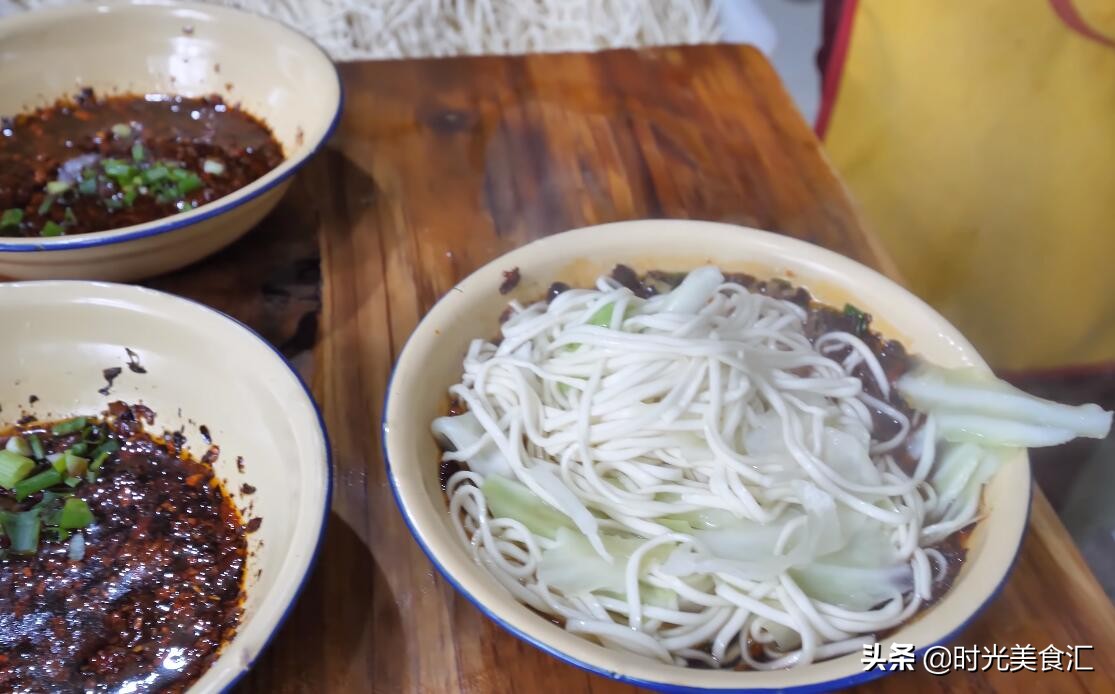 重庆小面特色小面馆,重庆街边小面馆市井味道还原本色