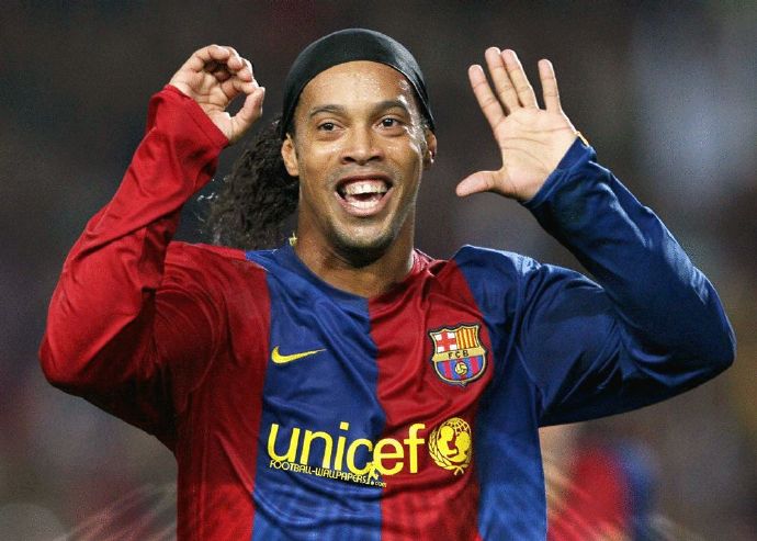 足坛精灵小罗完整视频,桑巴精灵小罗十大震撼时刻