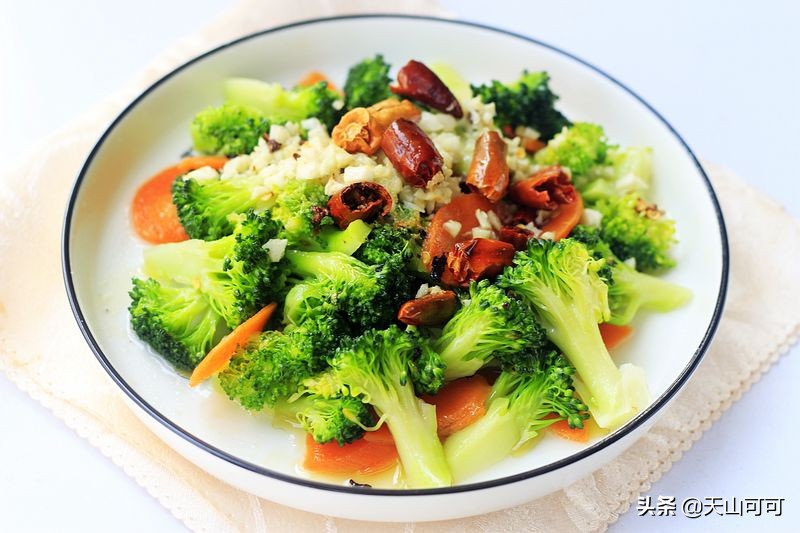 炒菜做咸了加糖有用吗,炒菜太咸了该加糖还是加醋来掩盖