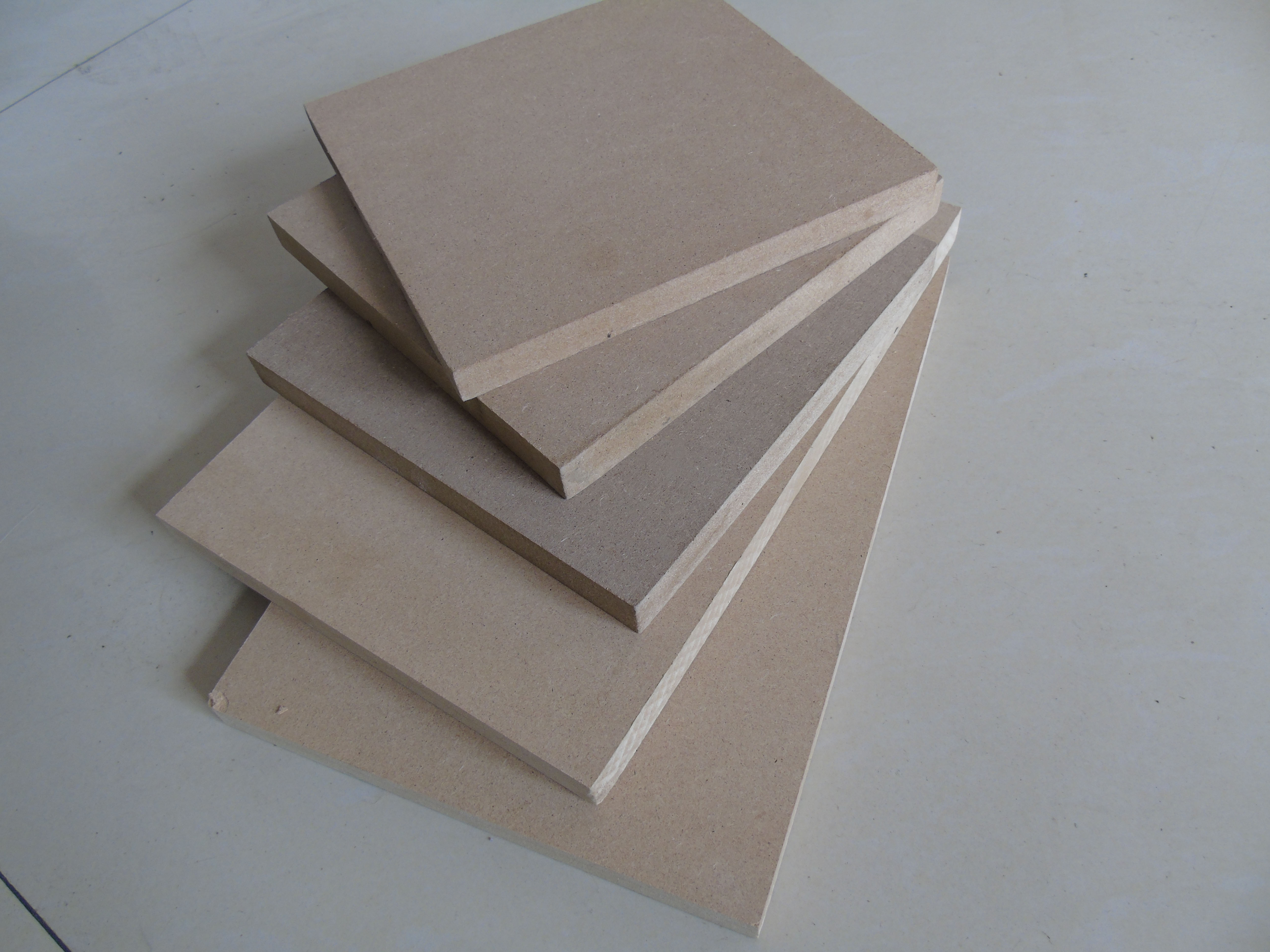 想打全套的柜子,先打柜子还是先刷腻子粉