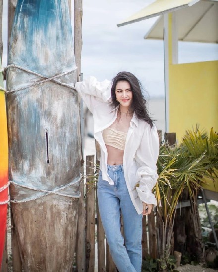 杨幂碎花裙粉色,杨幂穿东北碎花裙时尚感爆棚