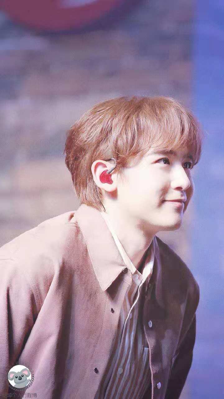 曾经的维尼夫妇都胖得没样了，而见面会上的尼坤帅气却不减当年！