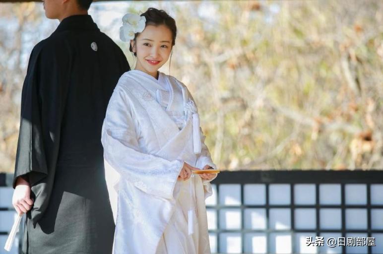 akb48板野友美毕业演唱会,akb48总选举板野友美