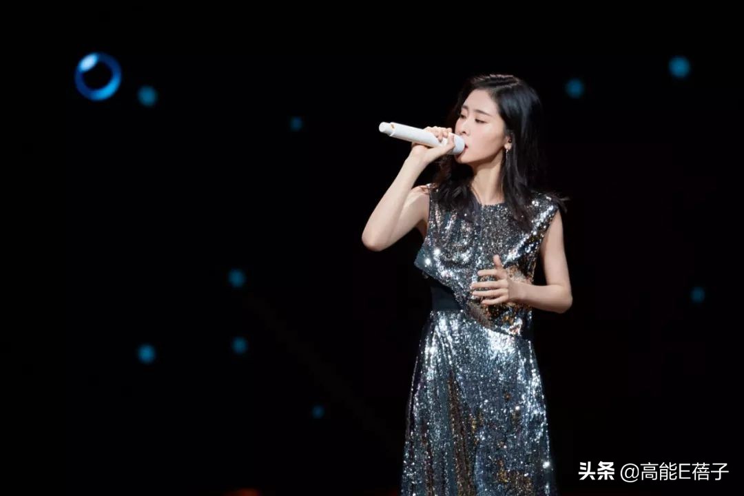 张碧晨哪吒片尾曲现场版,张碧晨五大封神现场歌曲