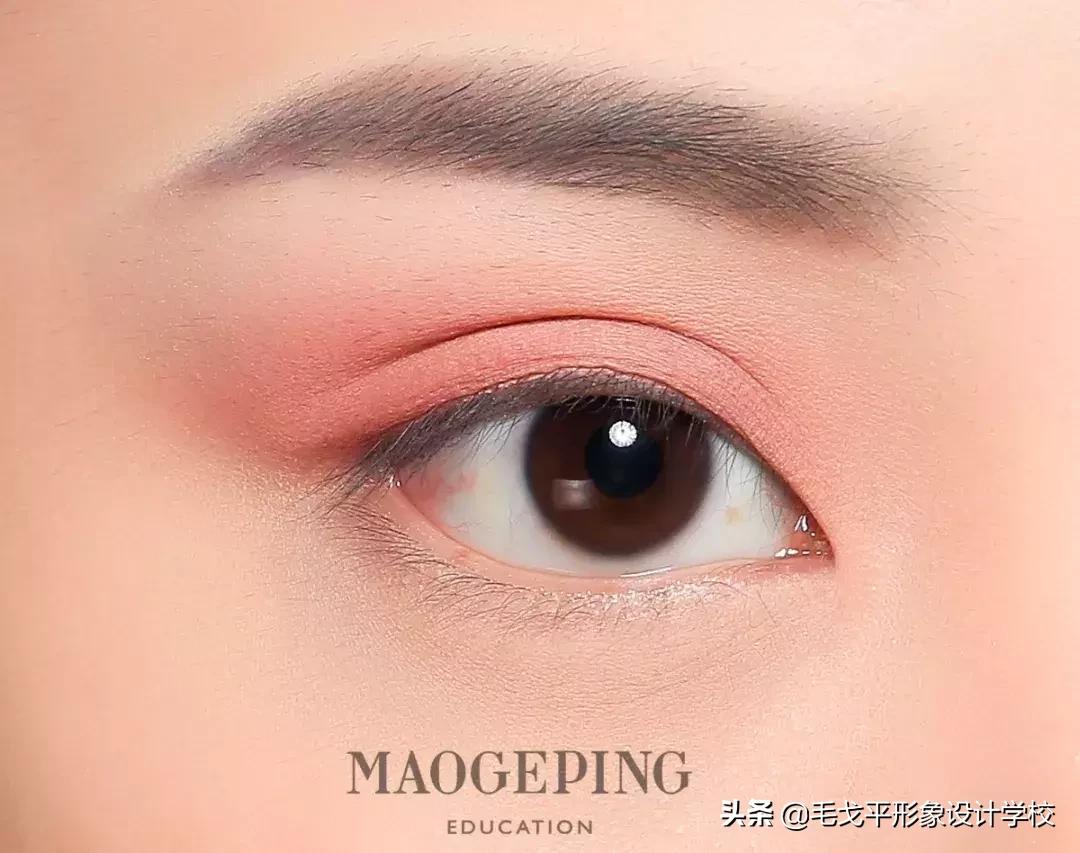 豆沙蜜桃色眼妆,蜜桃色眼妆怎么画好看