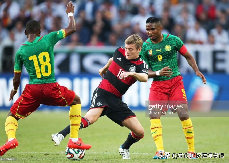 自称梅西曾辅佐他踢球，世界杯打假球贪得无厌头像被球迷印上美元