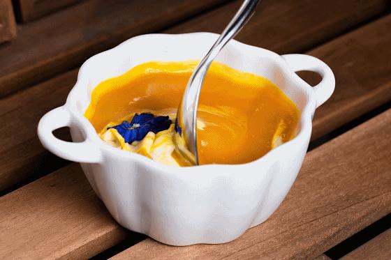 之心城这家餐厅堪称“西餐界CHANEL”,小姐姐们都抢着去