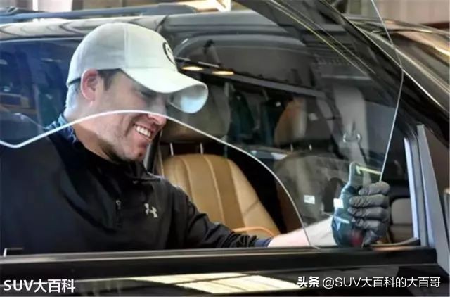 用啥砸车玻璃能砸碎,砸车门玻璃怎么砸才能砸坏